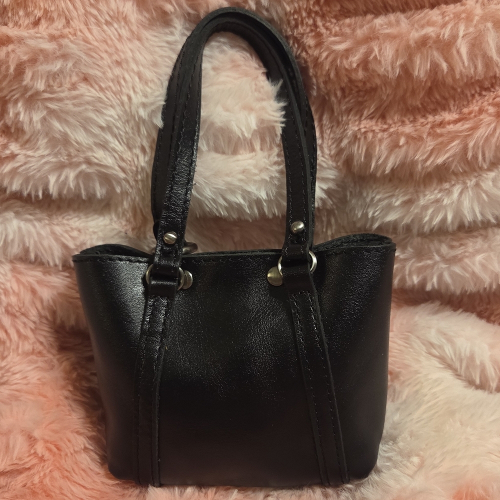 BNWT Patricia Nash Black Leather Mini Tote Keychain/bag Charm. - Picture 5 of 6